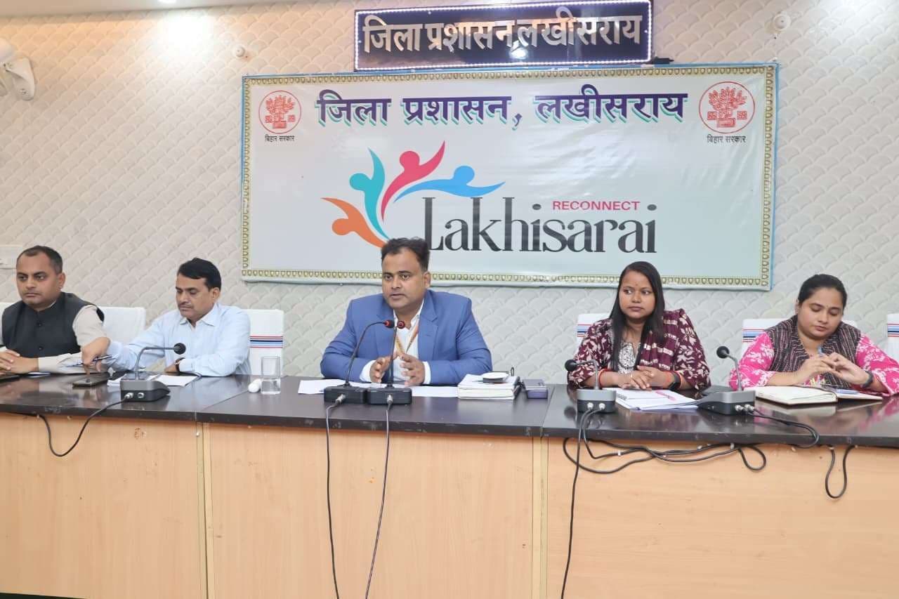 न्यूनतम आधारभूत संरचनाएं एवं सुविधाएं उपलब्ध नहीं रहने वाले स्कूलों को करें चिह्नित: डीएम