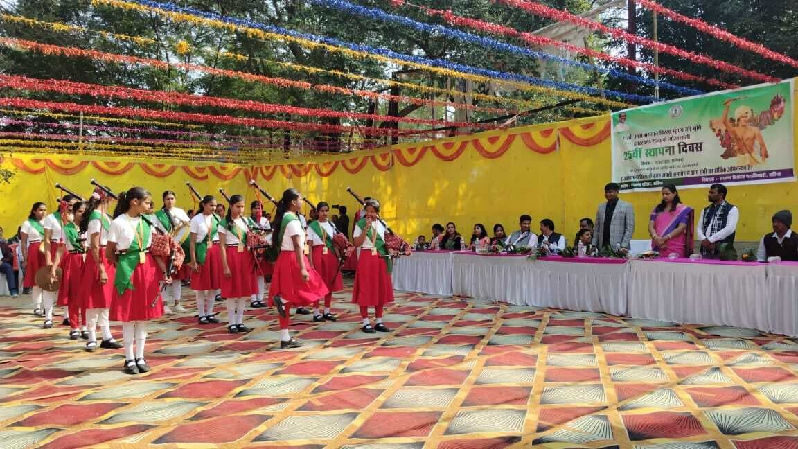 Giridih News :सरिया में उत्कृष्ट कर्मचारियों को किया गया सम्मानित