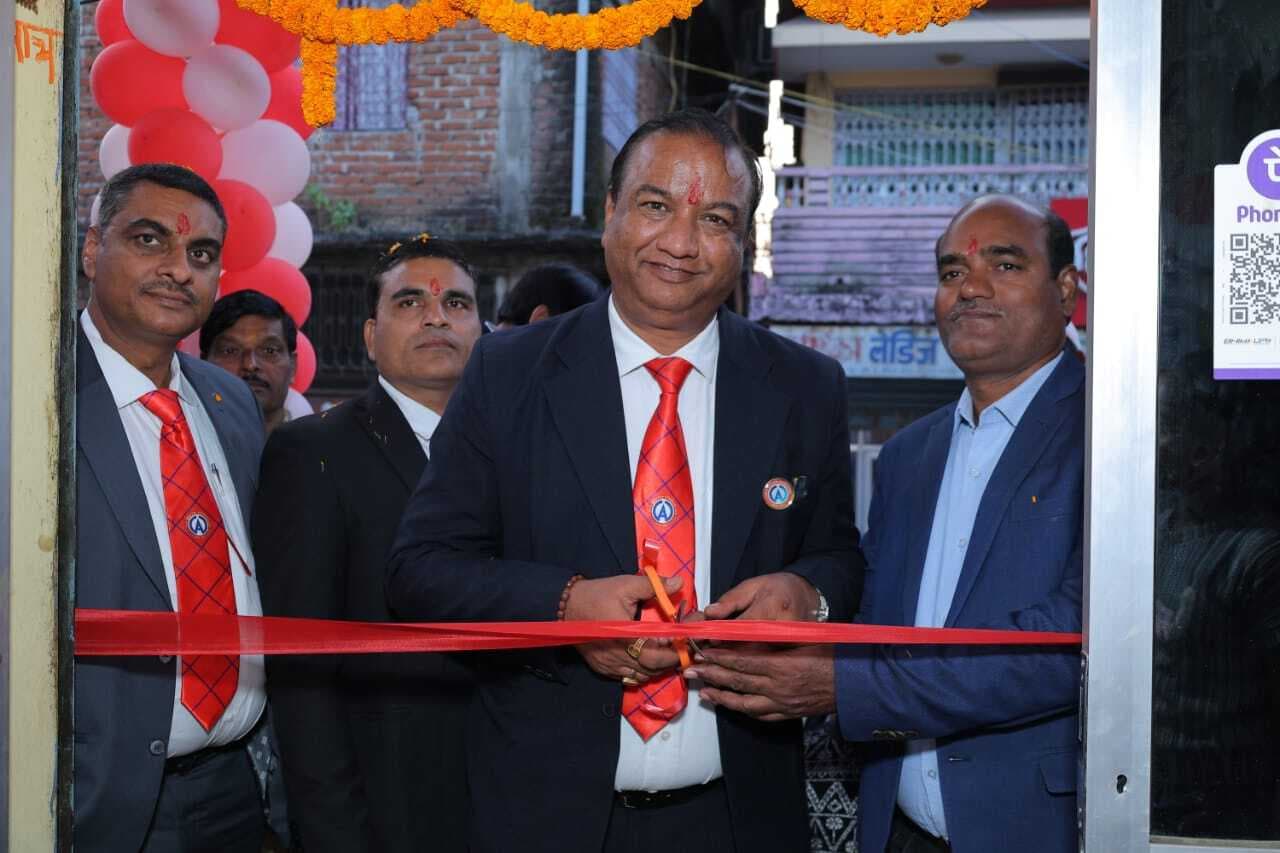 Giridih News :अब एक ही छत के नीचे सभी प्रकार के बीमा लाभ : अरुण