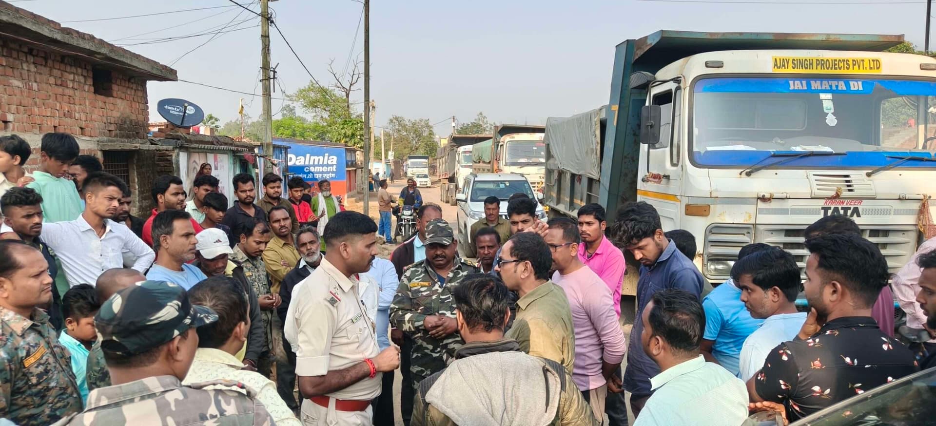 Bokaro News : व्यवसायी पर हमला, पत्नी का पर्स और जेवरात लूटे, घंटों रहा जाम