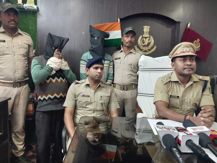 Jharsuguda News: बुजुर्ग महिला की हत्या का मुख्य आरोपी और चोरी का माल खरीदनेवाला गिरफ्तार