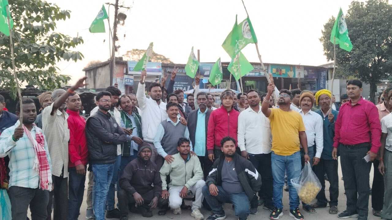 Bokaro News : घाटशिला उप चुनाव में जीत पर झामुमो ने मनाया जश्न