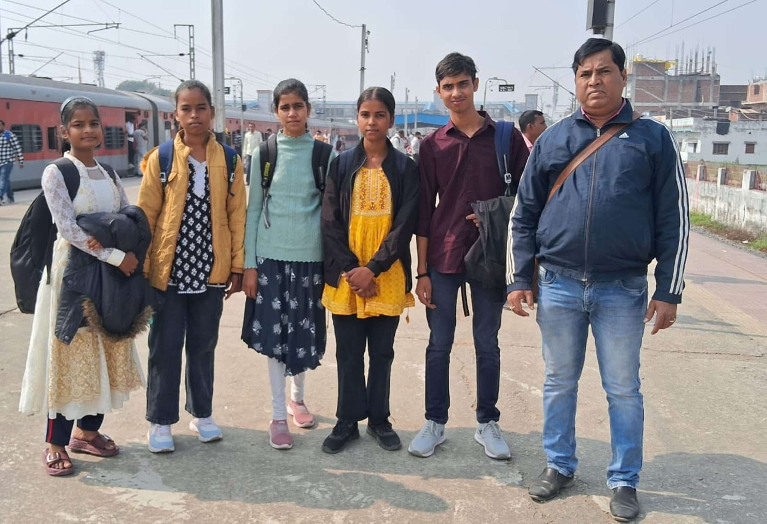 फ्लयार इनसेट........ राज्यस्तरीय रोल प्ले प्रतियोगिता के लिए खिलाड़ियों की टीम पटना रवाना