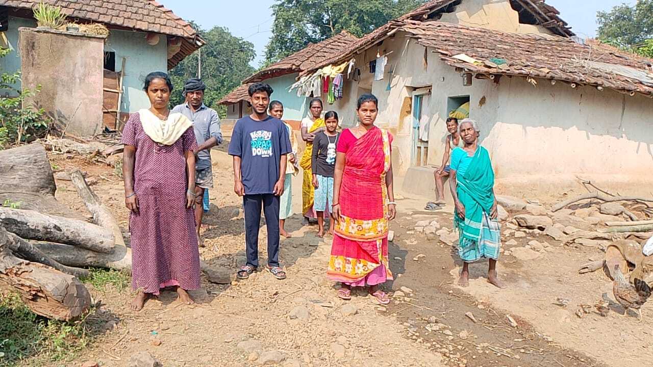 बिशनपुर गांव के प्रधान टोला में नहीं बनी सड़क, ग्रामीण निराश