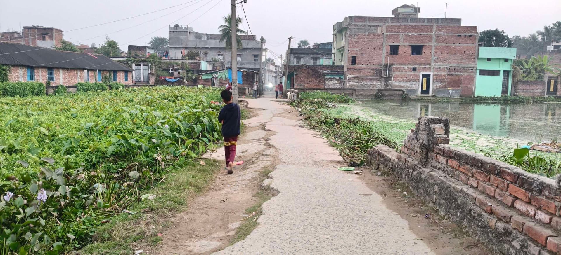 सड़क जर्जर रहने से हादसे की बनी रहती है आशंका