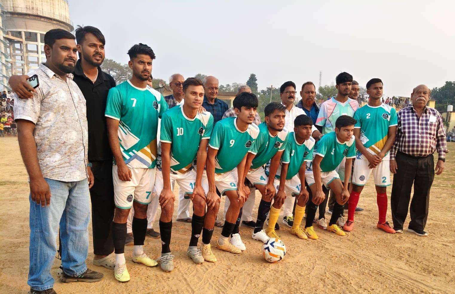 फुटबॉल टूर्नामेंट के फाइनल में ईगल क्लब ने सुजावलपुर को 1-0 किया पराजित