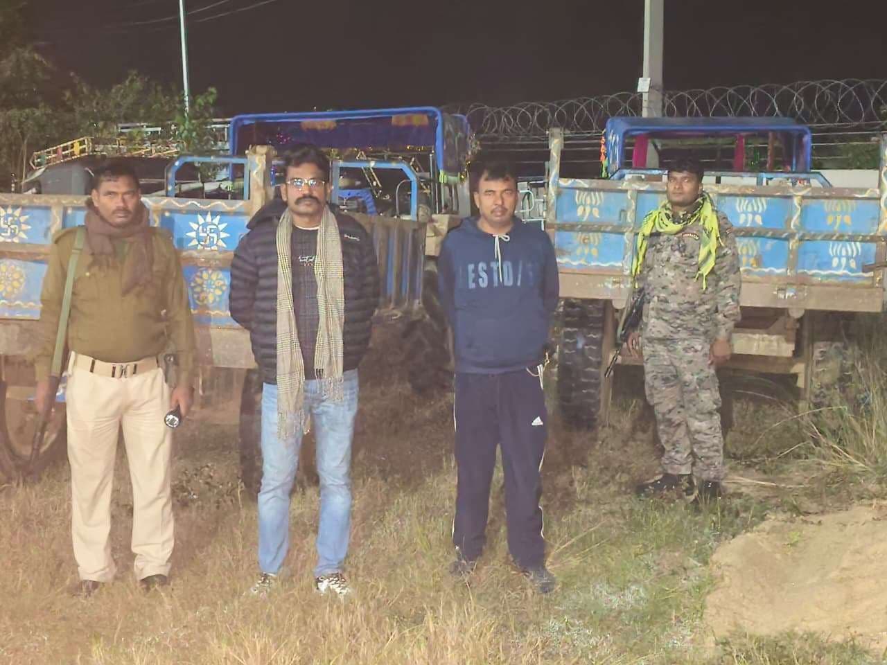 बालू लदे तीन ट्रैक्टरों को किया जब्त