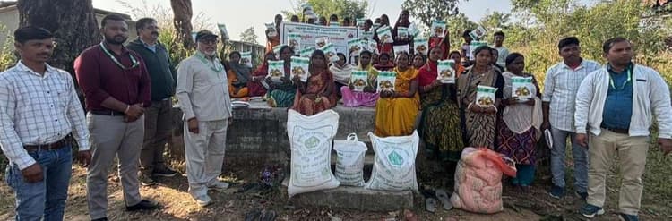 Bokaro News : काटमकुल्ही गांव में 50 किसानों के बीच मुफ्त बीज का वितरण