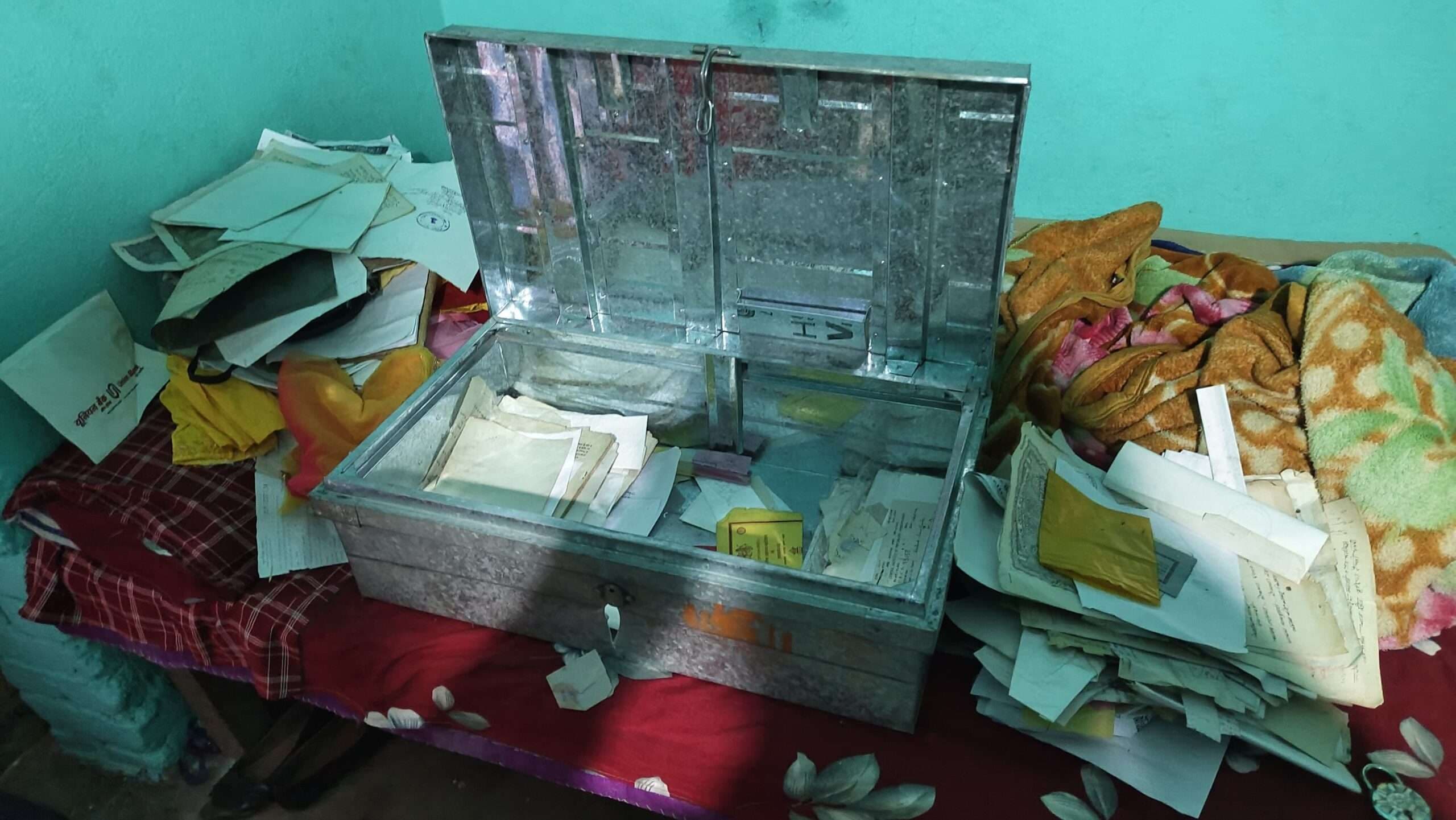 Giridih News :सेंधमारी कर दो घरों से नगदी सहित जेवरात की चोरी