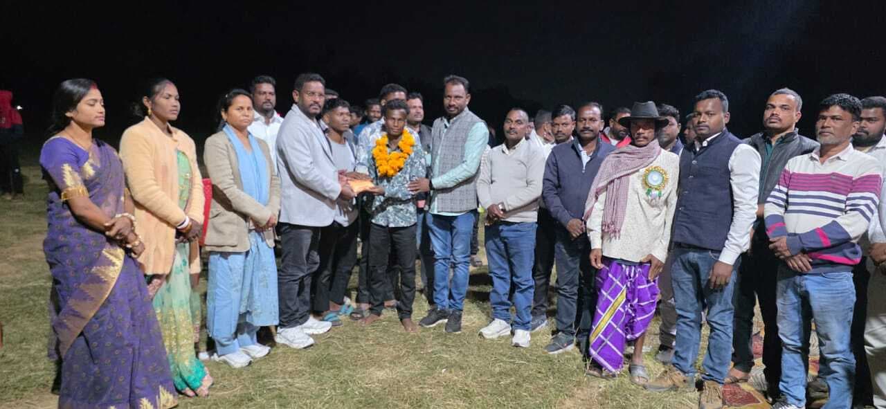 Seraikela Kharswan News : जेएमपी को हरा एसजेकेएस बना विजेता