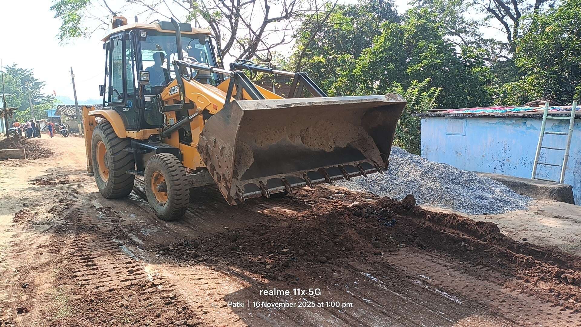 Bokaro News : एक साल पहले बनी थी सड़क, पाइप लाइन बिछाने के लिए किया क्षतिग्रस्त