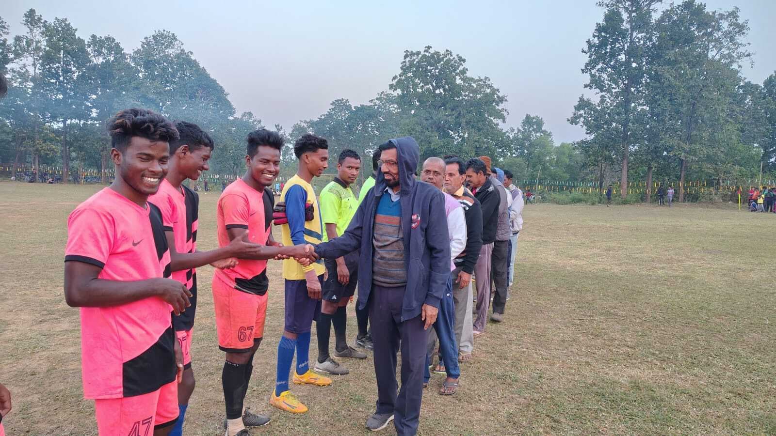 East Singhbhum News : न्यू ब्वॉयज एफसी ने बाबाजी को हराया