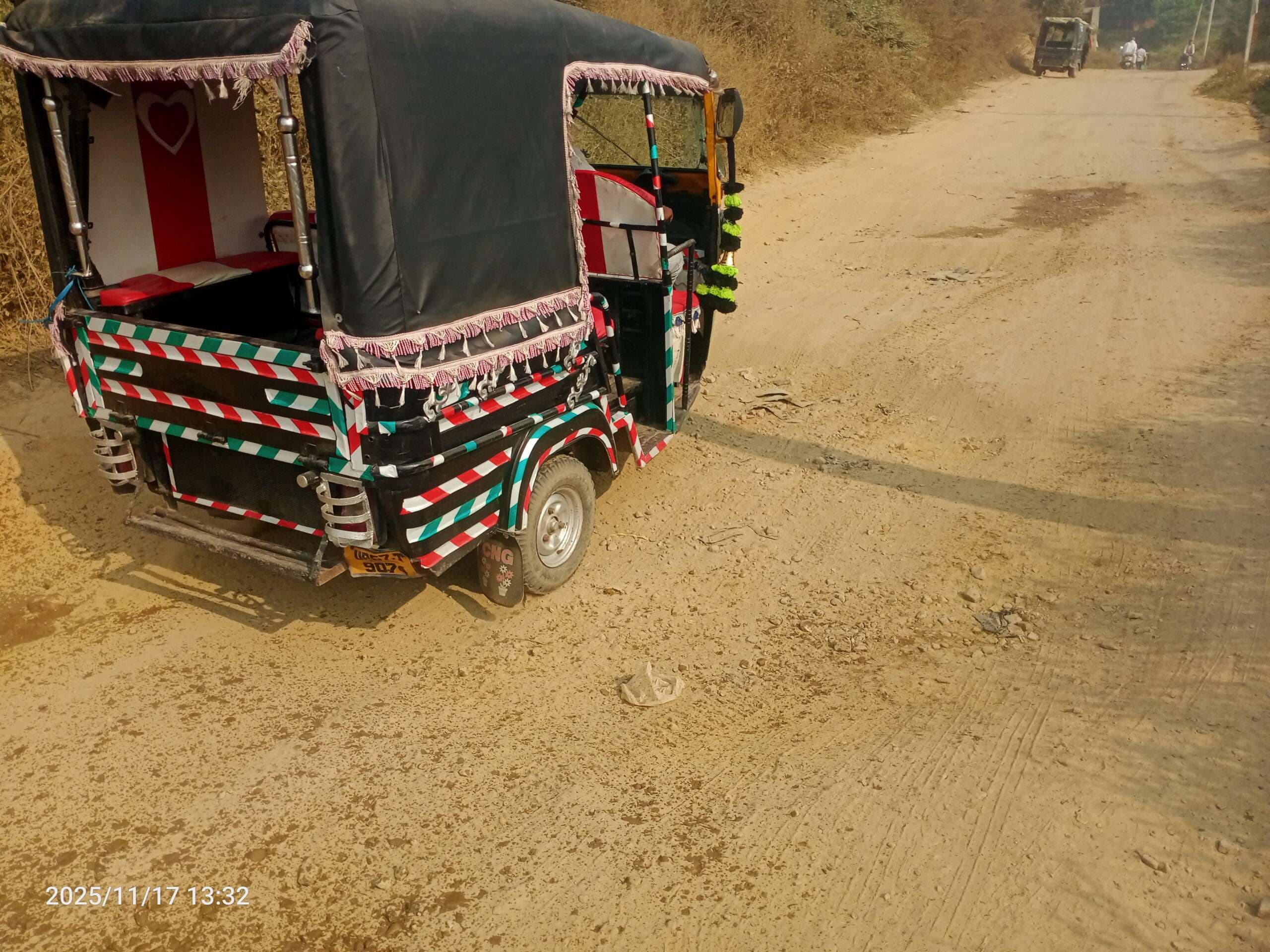 डहला- चैनपुर मोड़ के पास उभरे खतरनाक गड्ढे