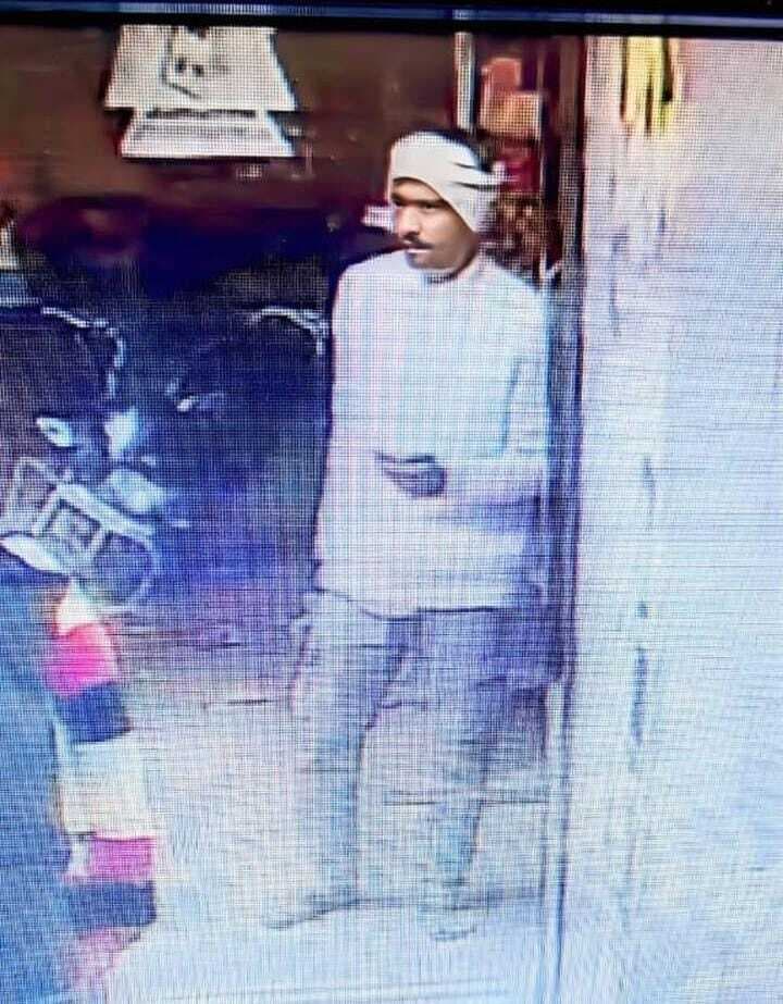 एकता चौक पर दुकान से मोबाइल की चोरी, सीसीटीवी में कैद हुई वारदात