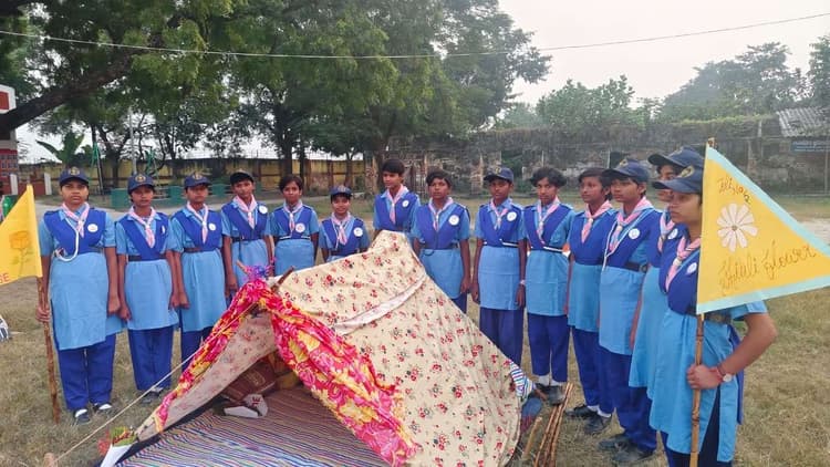 hajipur news. बच्चों ने सीखा टेंट निर्माण व आपदा प्रबंधन का गुर