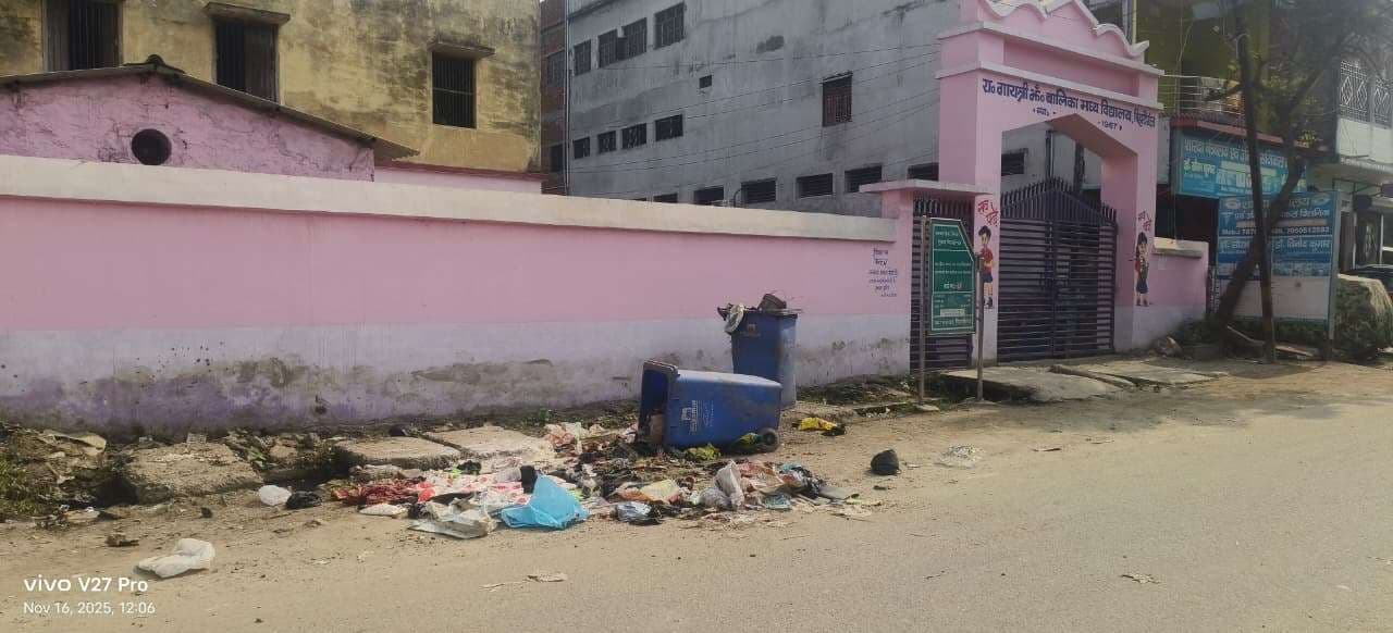 नगर पंचायत में साफ-सफाई व्यवस्था ध्वस्त, गलियों में कचरे का अंबार