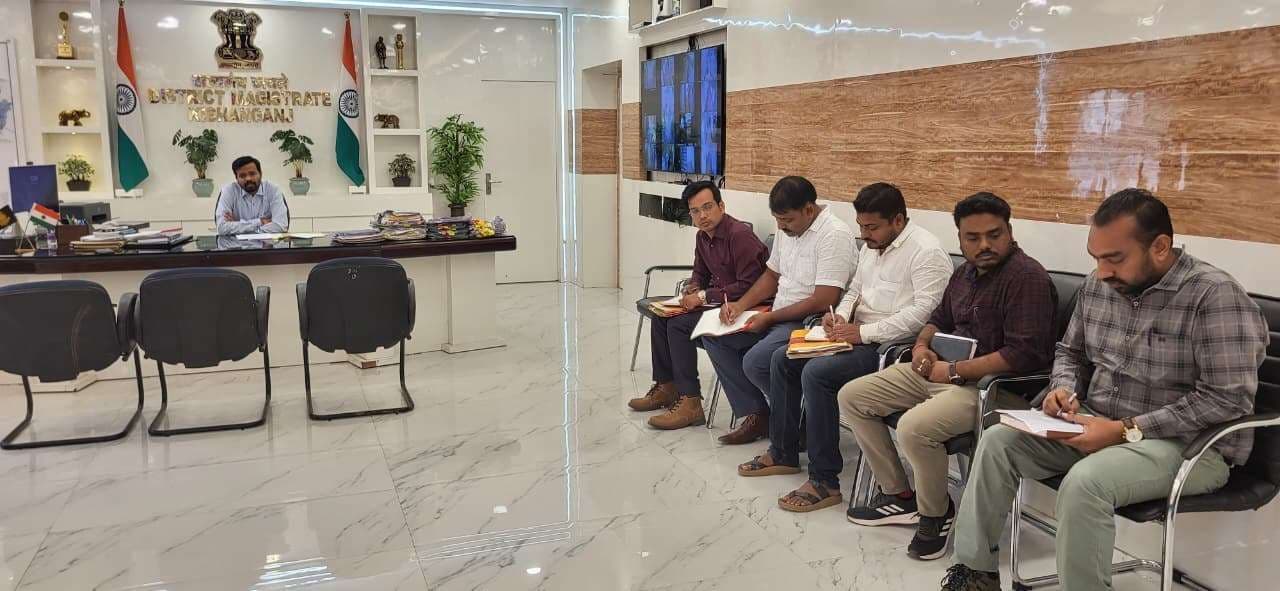 कम्पोस्ट निर्माण कार्य को दें प्राथमिकता, प्रगति रिपोर्ट नियमित कराये उपलब्ध: डीएम