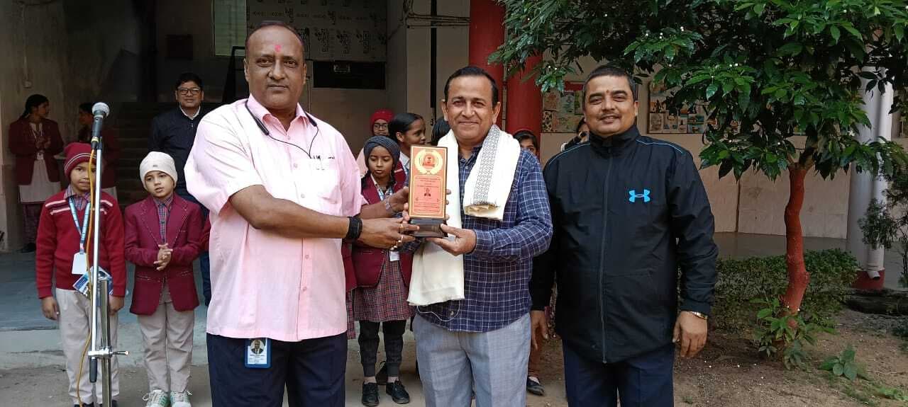 Giridih News :पार्श्वनाथ सहोदय स्कूल समूह ने उत्कृष्ट शिक्षकों को किया सम्मानित