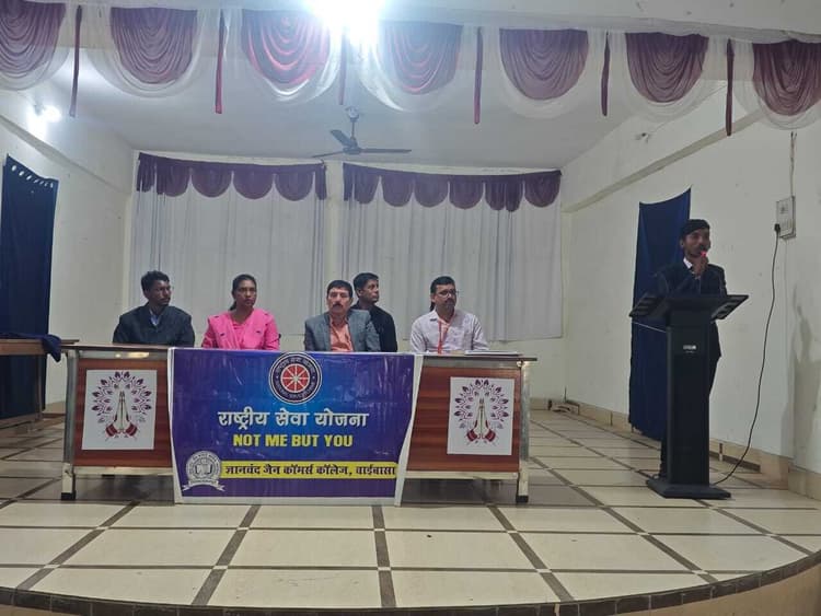 Chaibasa News : भाषण में चिरंजीत बर्मन प्रथम, नीलेन बोबोंगा दूसरे स्थान पर