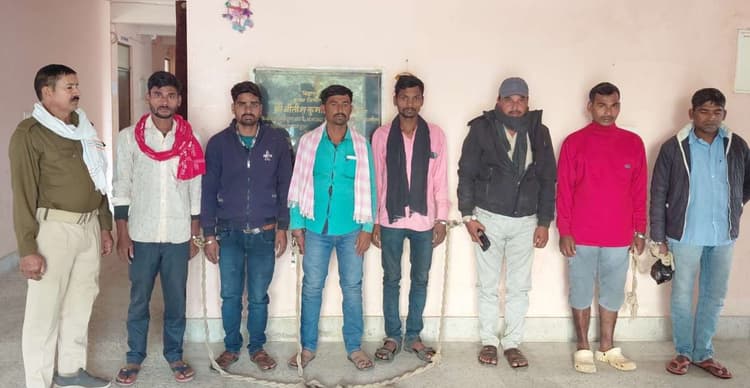 शराब के नशे में घूमते हुए सात शराबी गिरफ्तार