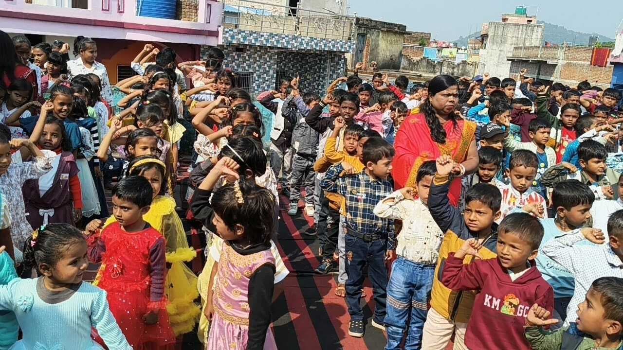 Bokaro News : शिशु बाल मंदिर गोमिया में वार्षिक उत्सव मना