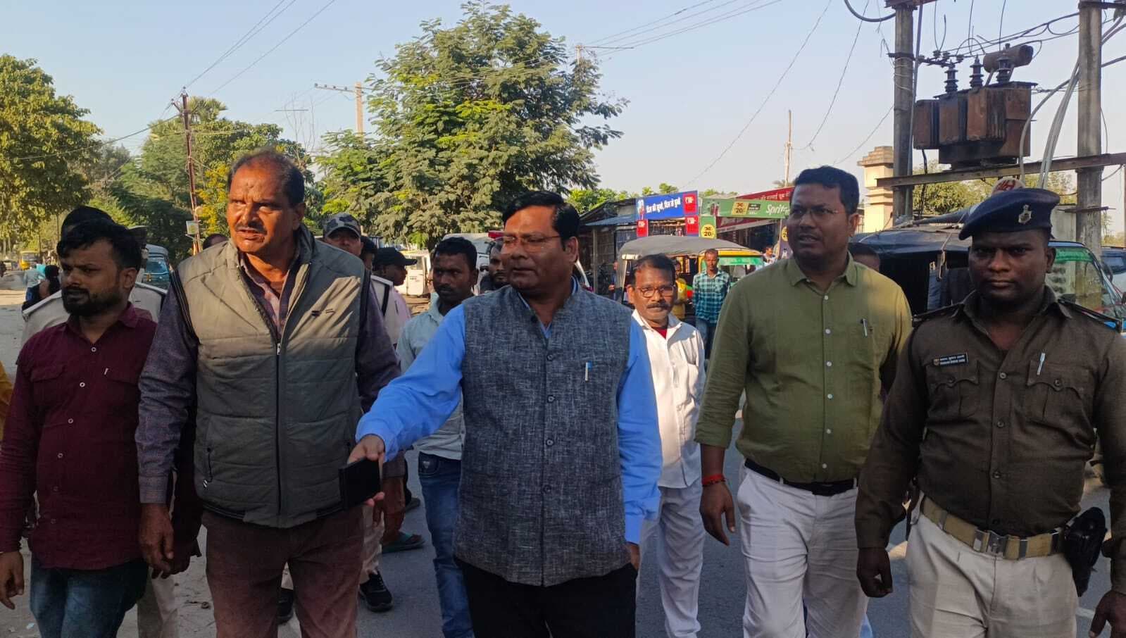 सड़क का अतिक्रमण करनेवालों को नगर परिषद ने दिया अल्टीमेटम