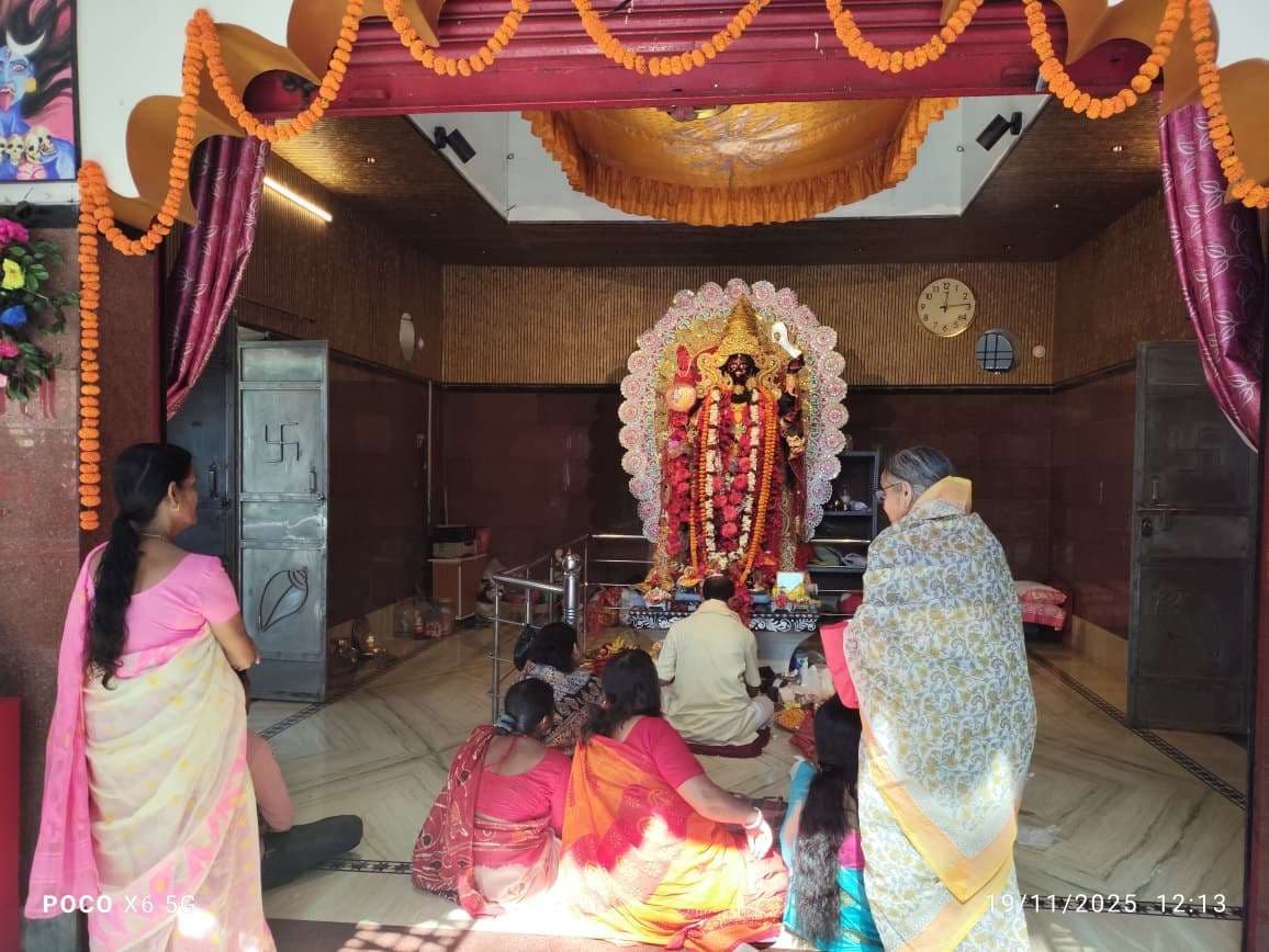 अमावस्या पर शहर के मंदिरों में हुई मां काली की पूजा