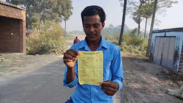 hajipur news. ज्यादा शुल्क लेने पर छात्रों व अभिभावकों ने किया बवाल