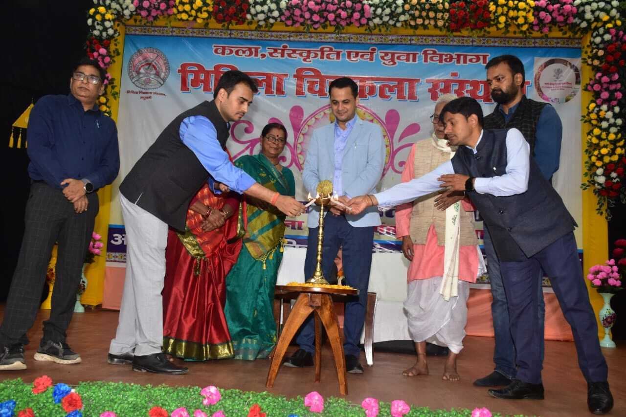Madhubani News : महाकवि को समर्पित विद्यापति कला उत्सव की हुई शुरुआत