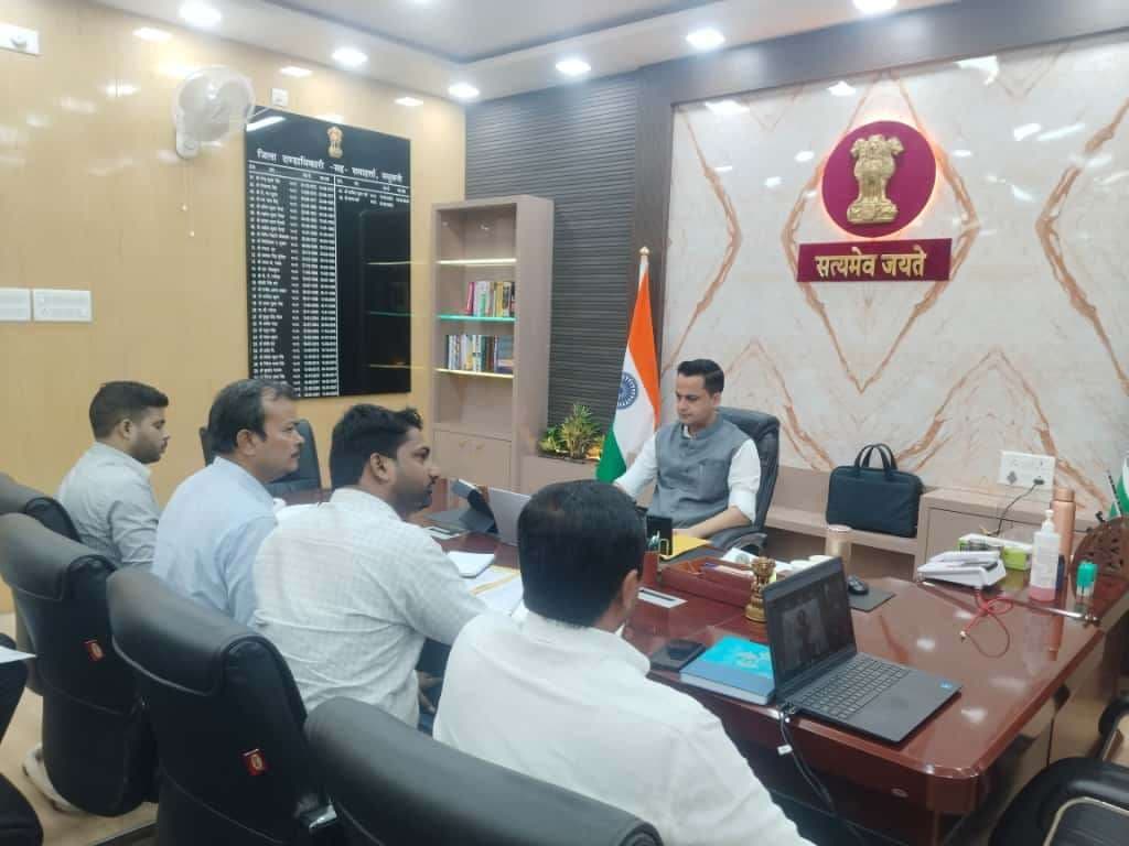 Madhubani News : दो दिनों में सभी पैक्स को करें कार्यशील : डीएम