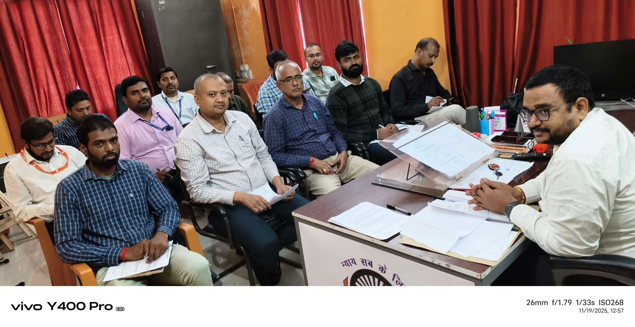 Madhubani News : राष्ट्रीय लोक अदालत के लिए प्राधिकार सचिव ने पदाधिकारियों के साथ की बैठक