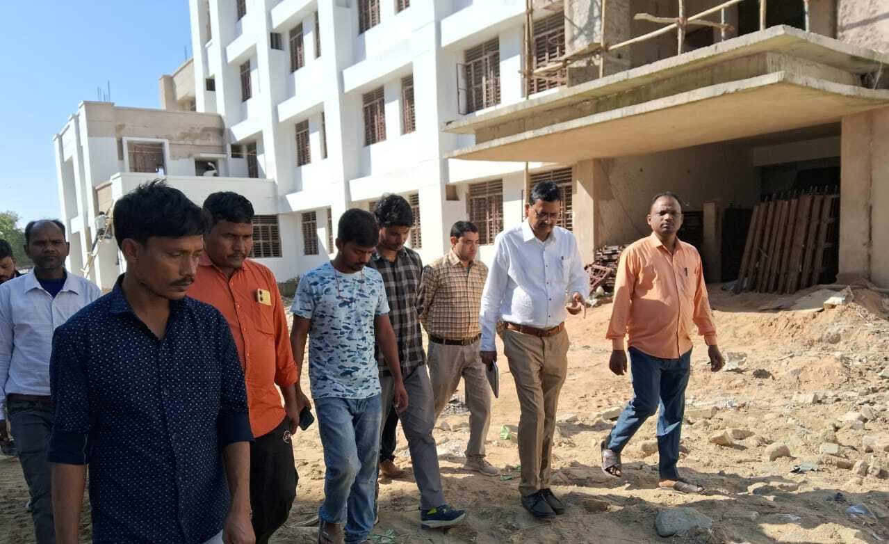 Madhubani News : डीडब्ल्यूओ ने आवासीय बालिका उच्च विद्यालय का किया निरीक्षण