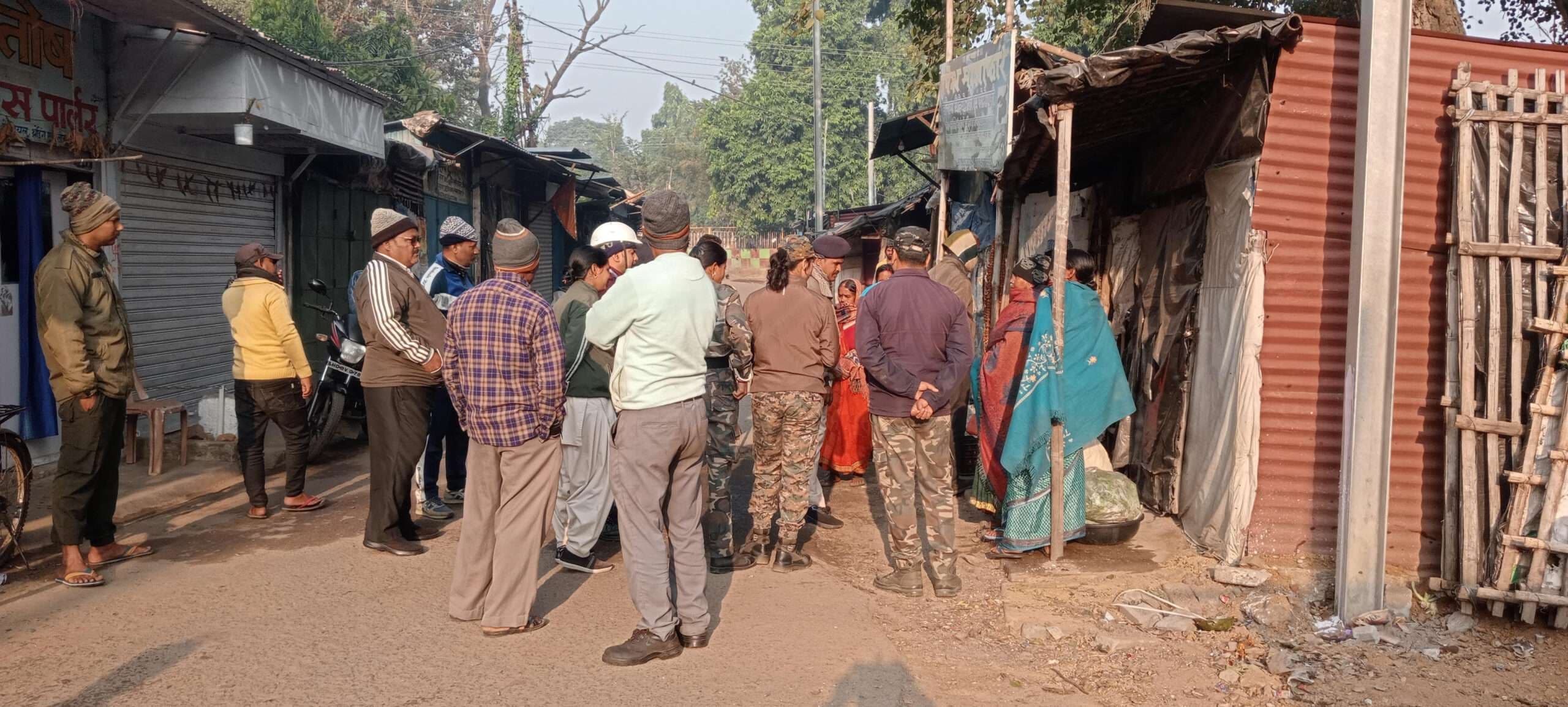 Bokaro News : सड़क किनारे से हटायी गयीं सब्जी दुकानें