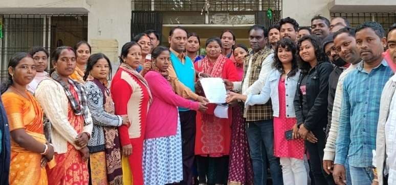 सिल्ली में पंचायत प्रतिनिधियों ने धरना दिया, सौंपे ज्ञापन