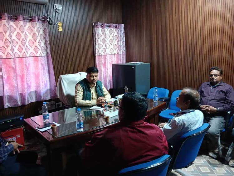 प्रखंड स्तरीय बैंकर्स समिति की बैठक में स्वरोजगार की दिशा में कार्य करने पर दिया गया बल