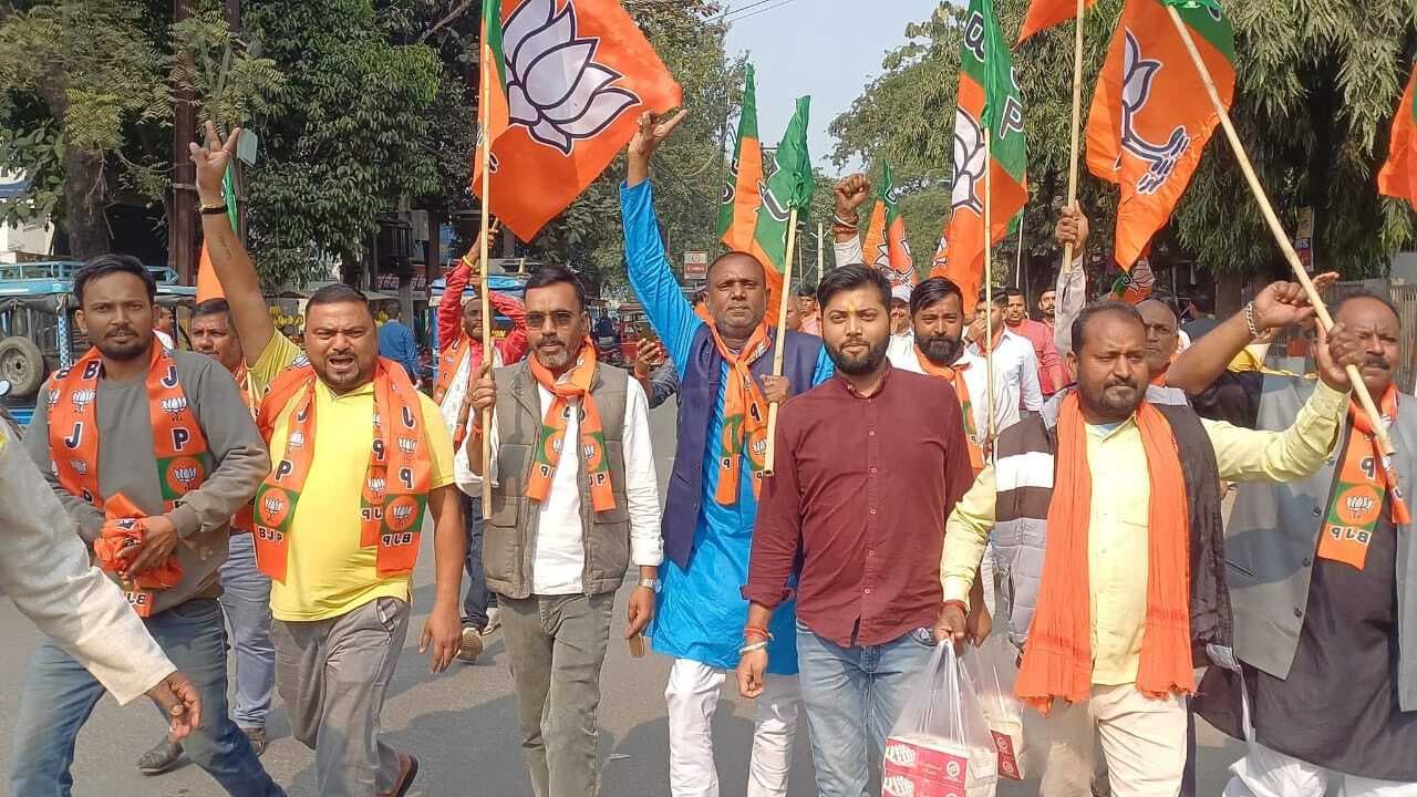 श्रेयसी सिंह के मंत्री बनते ही झूमे कार्यकर्ता, निकाला जुलूस, बांटी मिठाई