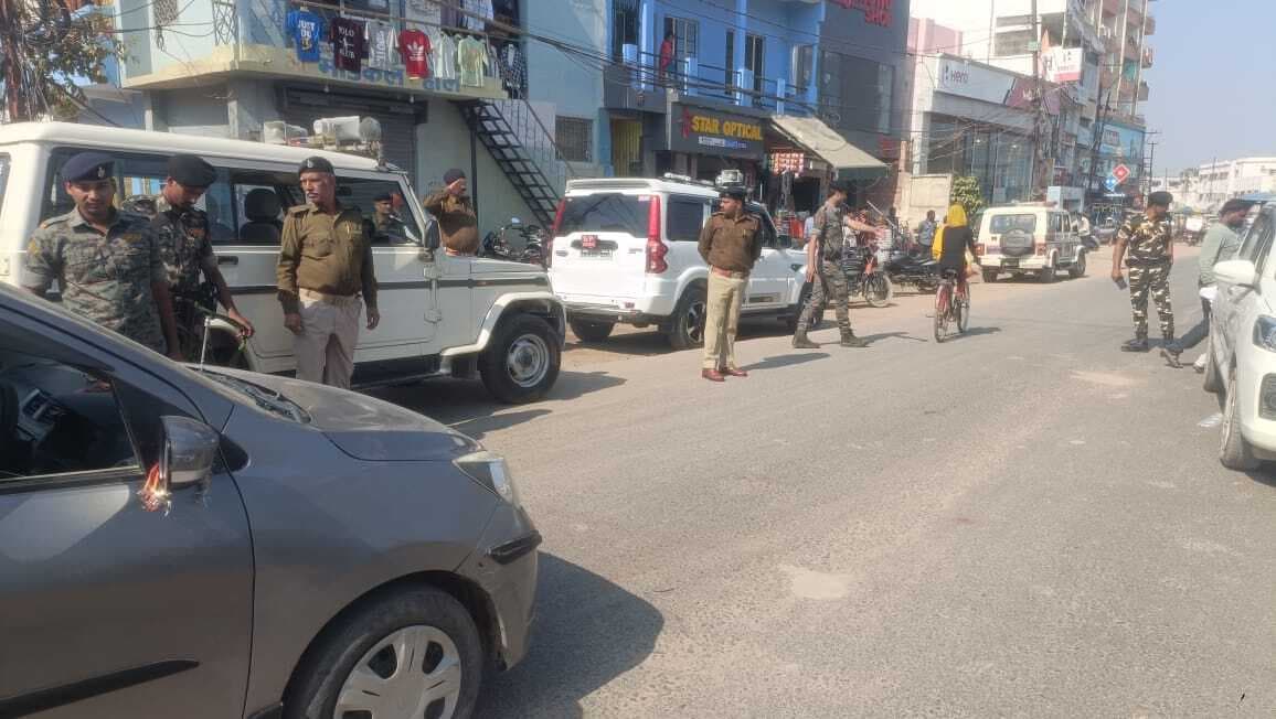 Madhubani News : एसपी ने शहर में खुद चलाया विशेष वाहन जांच अभियान