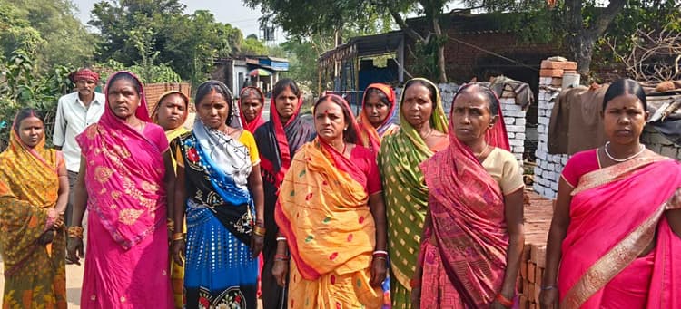 Giridih News :पेयजल की समस्या से परेशान ग्रामीणों ने लगायी समाधान करवाने की गुहार