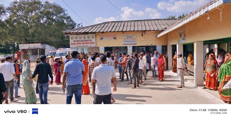 अस्पताल परिसर में दो पक्षों में मारपीट, तीन लोग हिरासत में