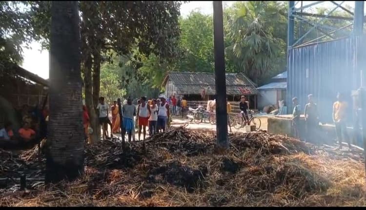 पुआल के ढेर में आग लगने से मची अफरा-तफरी