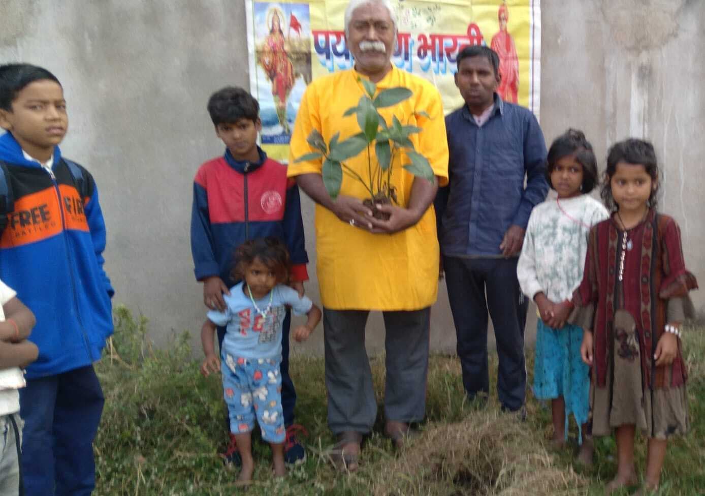 विश्व टेलीविजन दिवस पर लगाये गये पौधे