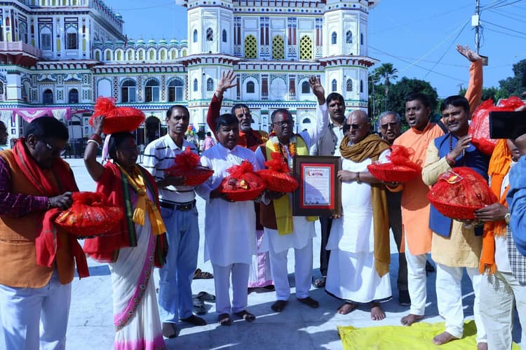 Madhubani News : जनकपुर धाम में भगवान सियाराम का फुलवारी लीला को देखने उमड़ी श्रदालुओं की भीड़