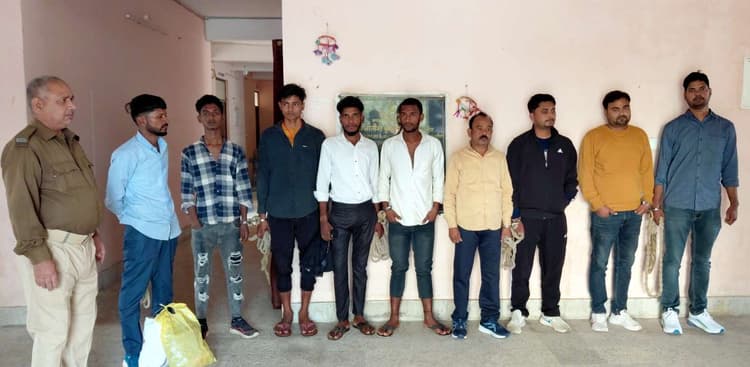 एक तस्कर व आठ शराबी गिरफ्तार