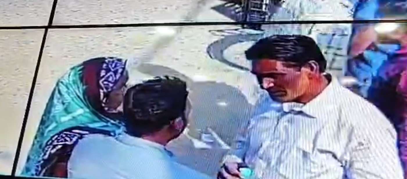 महिला से सोने की चेन व झुमका लेकर ठग फरार