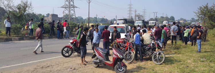 Bokaro News : बोकारो में ट्रक की चपेट में आने से बाइक सवार की मौत