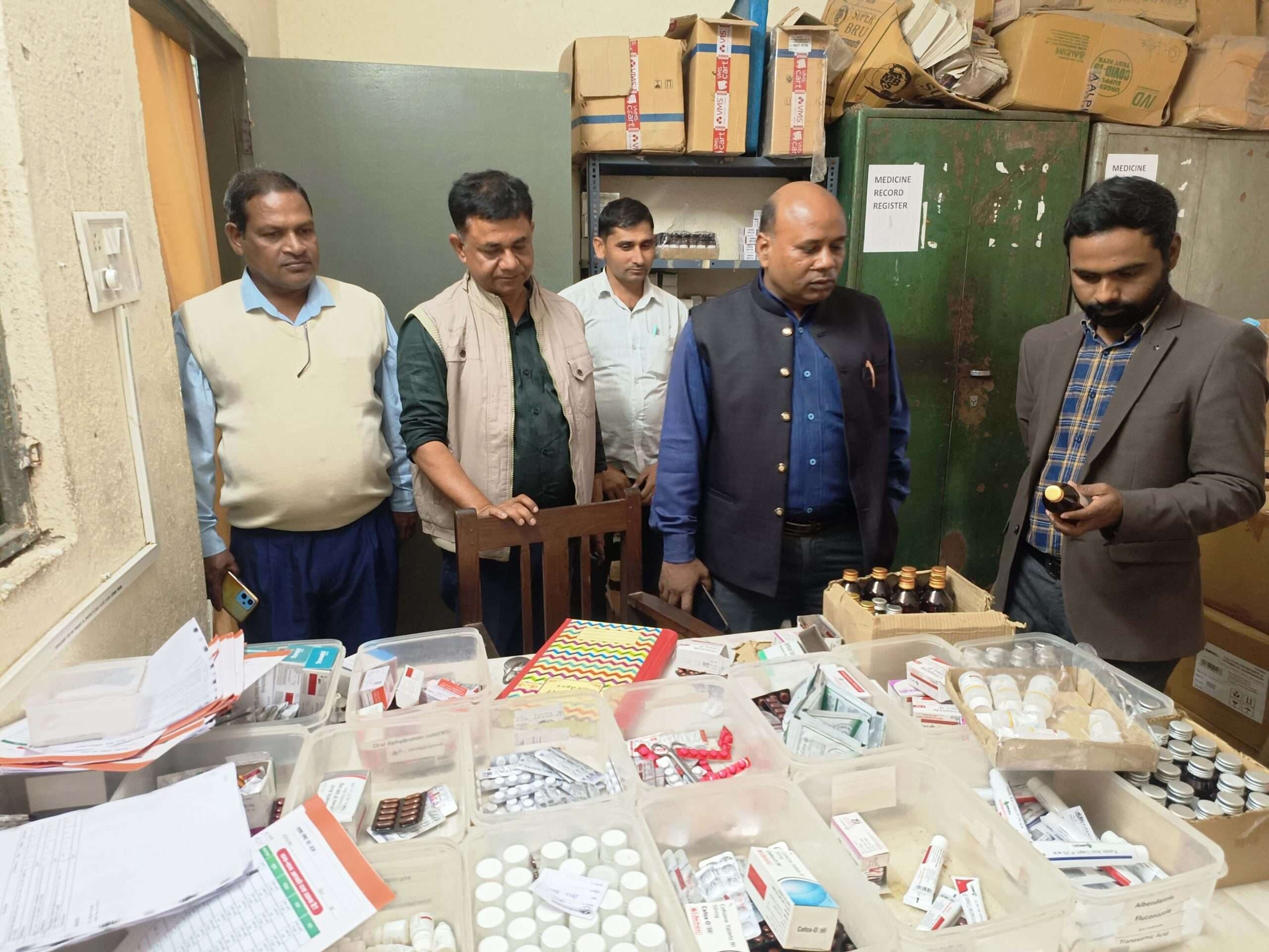 सामुदायिक स्वास्थ्य केंद्र देव का बीडीओ ने किया औचक निरीक्षण