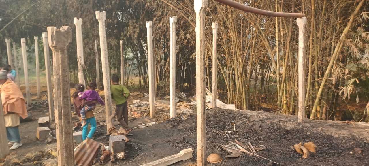 गैस सिलिंडर से घर में लगी, सात घर जले
