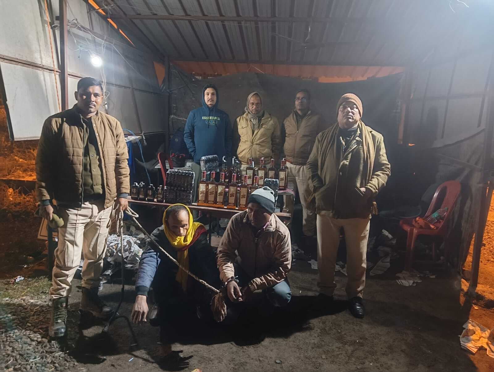 समेकित जांच चौकी पर स्कूल बस से 79 बोतल शराब की जब्त