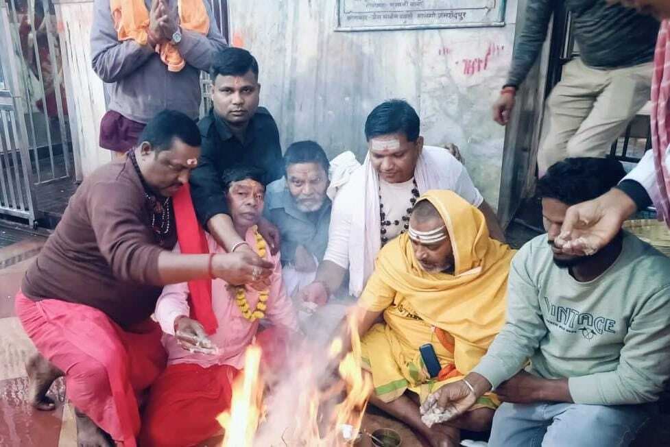 बासुकिनाथ में 35 हजार भक्तों ने की बाबा की पूजा-अर्चना 35 हजार भक्तों ने बाबा फौजदारीनाथ की बिशेष पूजा अर्चना किया