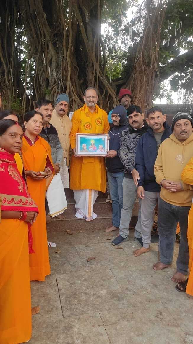 गायत्री परिवार के प्रमुख चिन्मय पंड्या ने बरहेट में वीर शहीदों को अर्पित की श्रद्धांजलि